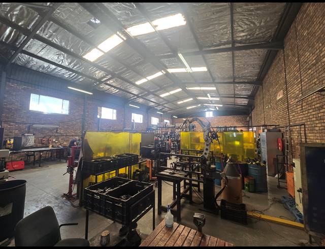550M² WAREHOUSE TO LET IN ANDERBOLT